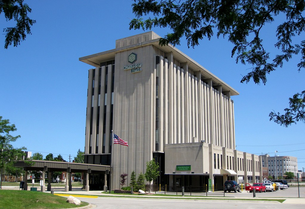 Huntington Bank This bank building in downtown Muskegon wa… Flickr