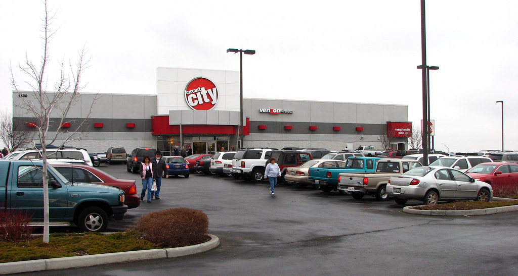 Richland Circuit City Barely an empty space at the Circuit… Flickr