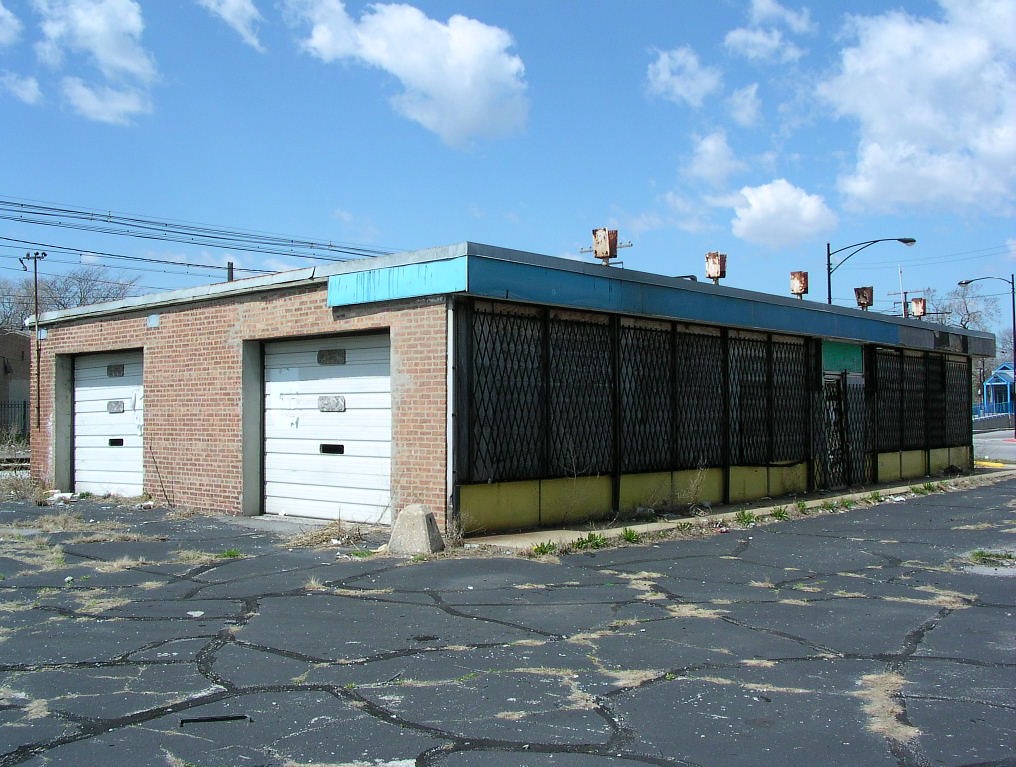 future used tire shop SW corner of 79th St and Commercial … Flickr