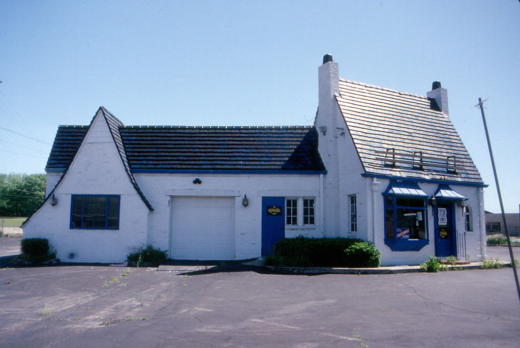 scan0010 Vintage exPure Oil gas station at the corner of … Flickr