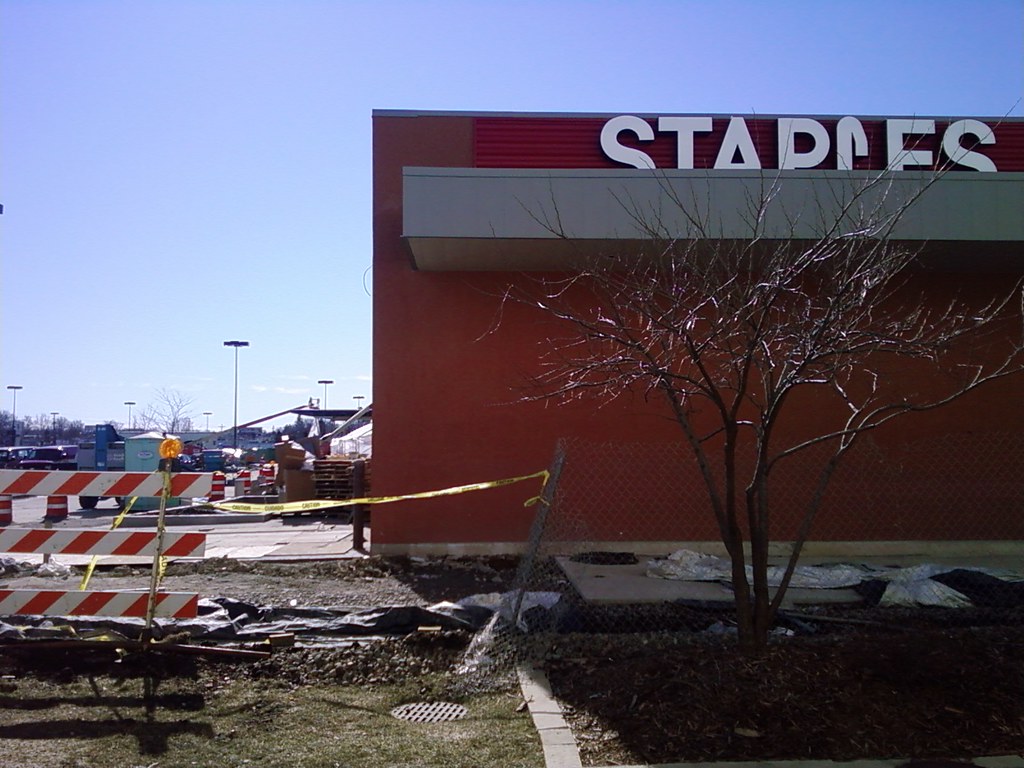 Side shot of Staples at Merle Hay Mall in Des Moines, Iowa a photo on Flickriver