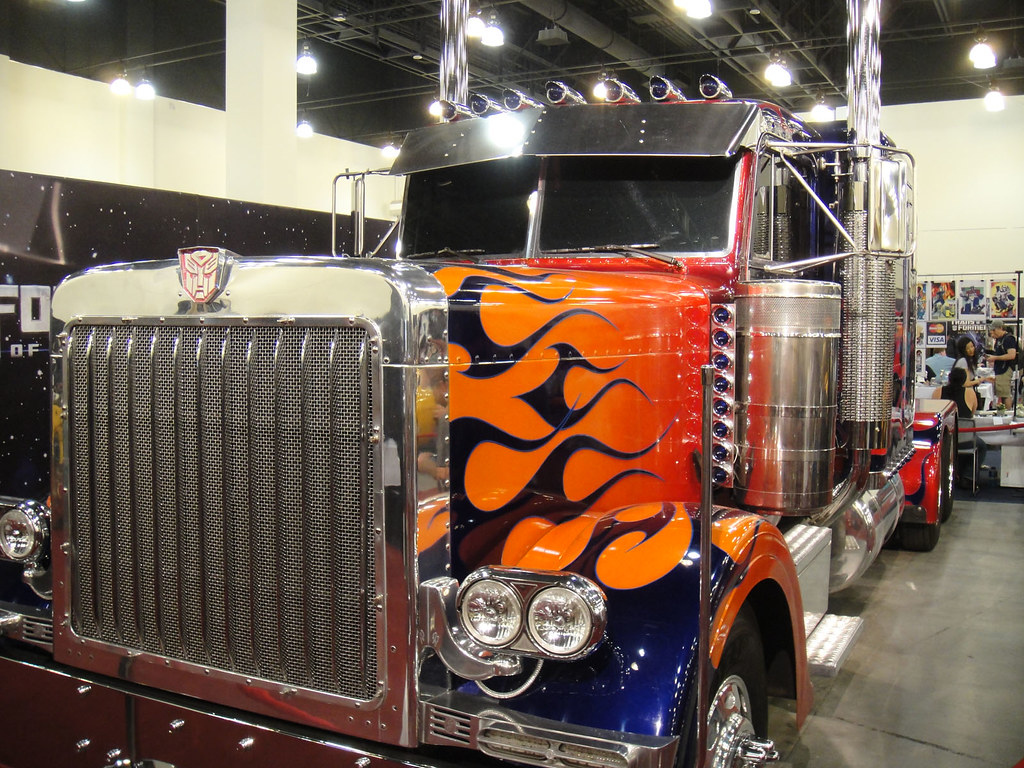 BotCon 2011 Optimus Prime Peterbilt 379 truck photo 2011… Flickr