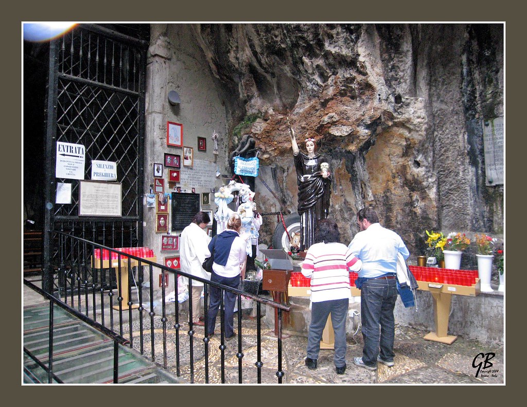 20070428_2725a_Santuario di Santa Rosalia ingresso grotta Monte Pellegrino, Palermo a