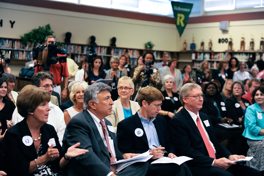 Front Row United Way President Connie Hodges, School Board… Flickr