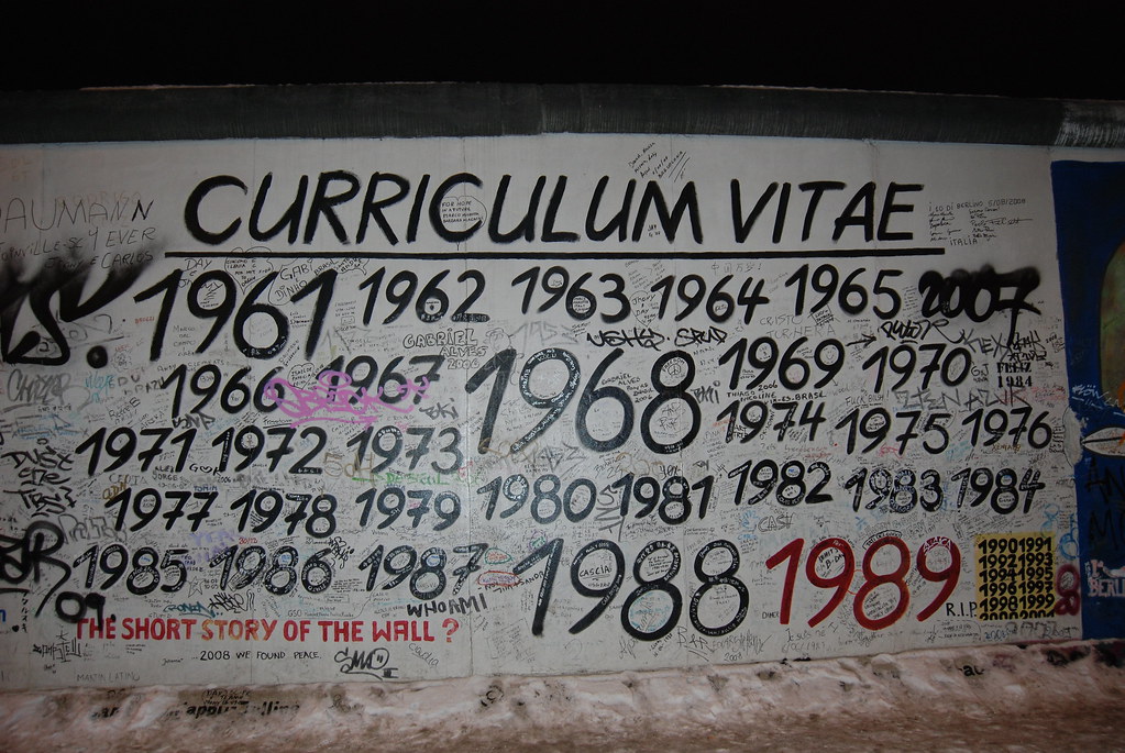 Berlin Wall art with graffiti, West Side Gallery, Berlin, … Flickr