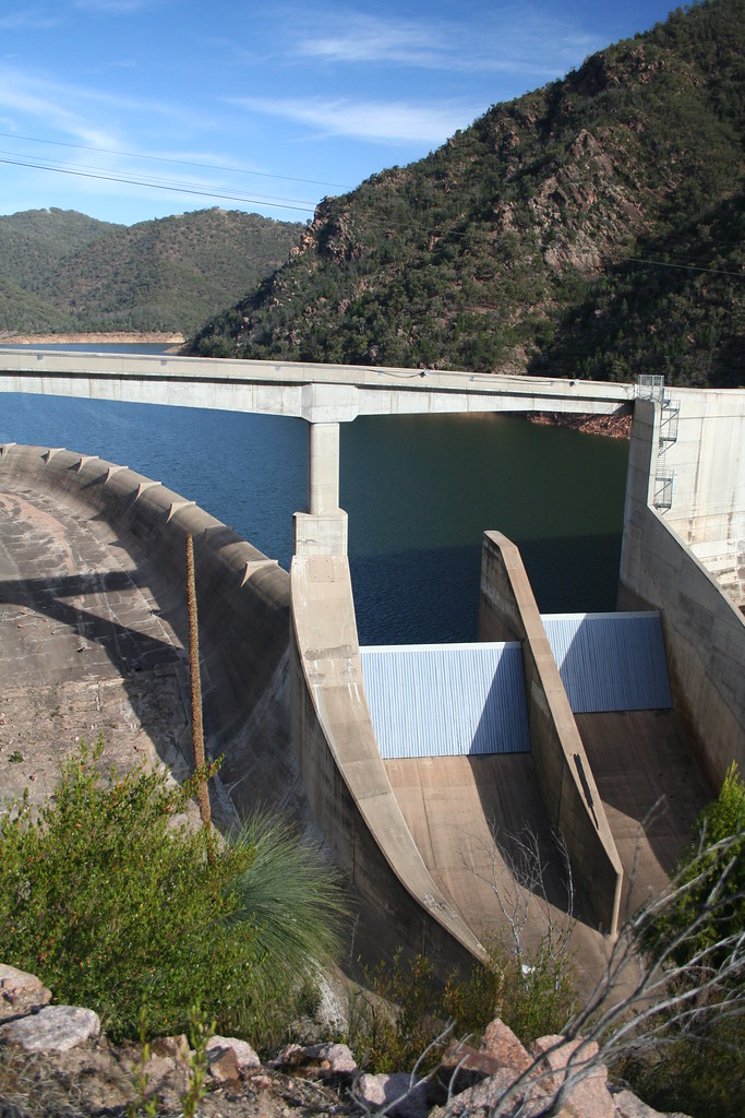 Burrinjuck Dam Jan 09 Burrinjuck Dam showing northern spil… Flickr