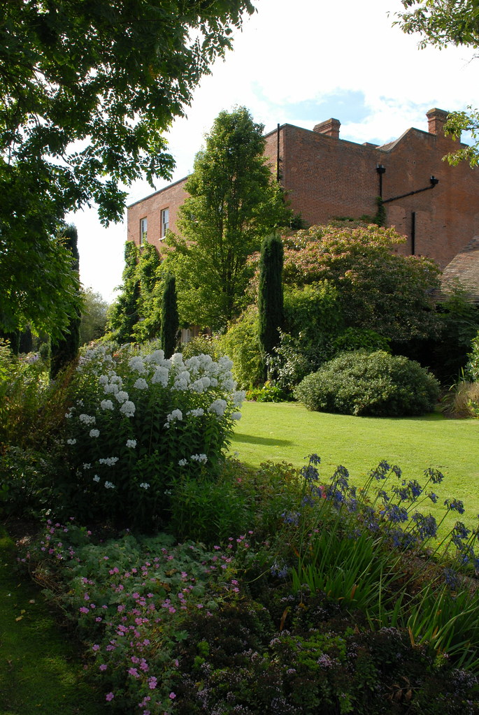 Burford House gardens, nr Tenbury Wells, Worcestershire. D… Flickr