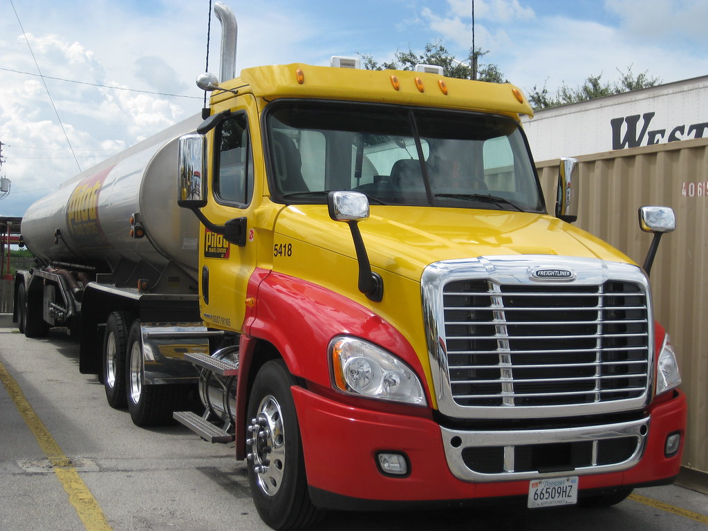 Pilot Freightliner Cascadia Tanker Truck 5418 Just saw t… Flickr