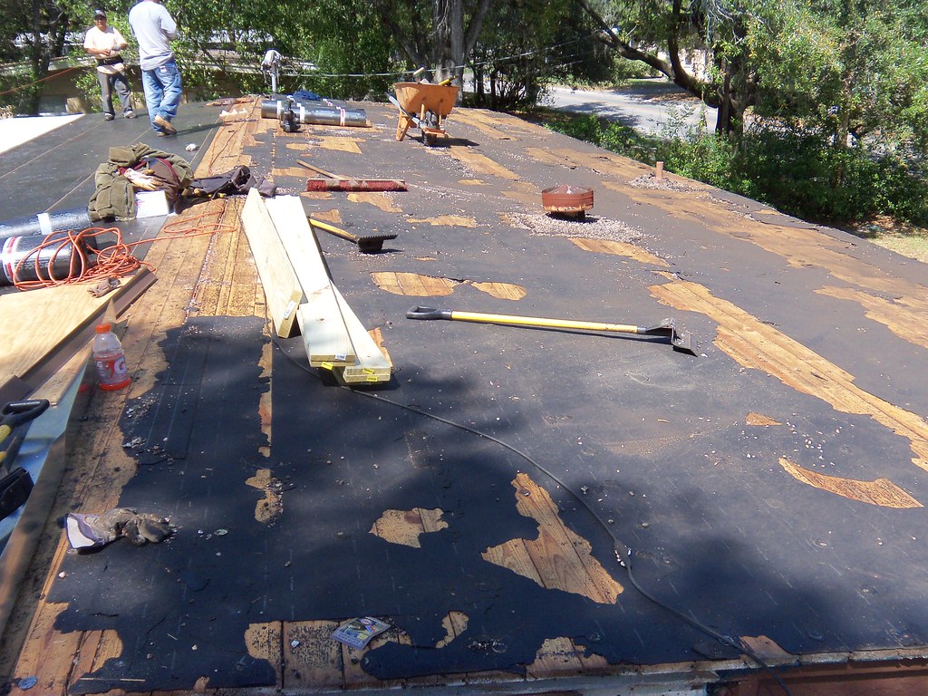 Removing old gravel roof Tampa, FL www.roofingtampaflorida… Flickr