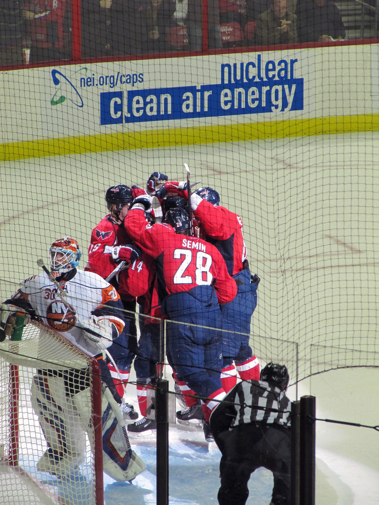 Caps/Islanders (Oct. 30, 2009) 4 Gary McCabe Flickr