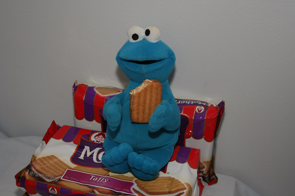 Cookie Monster & Mother's Taffy Cookies Cookie Monster enj… Flickr