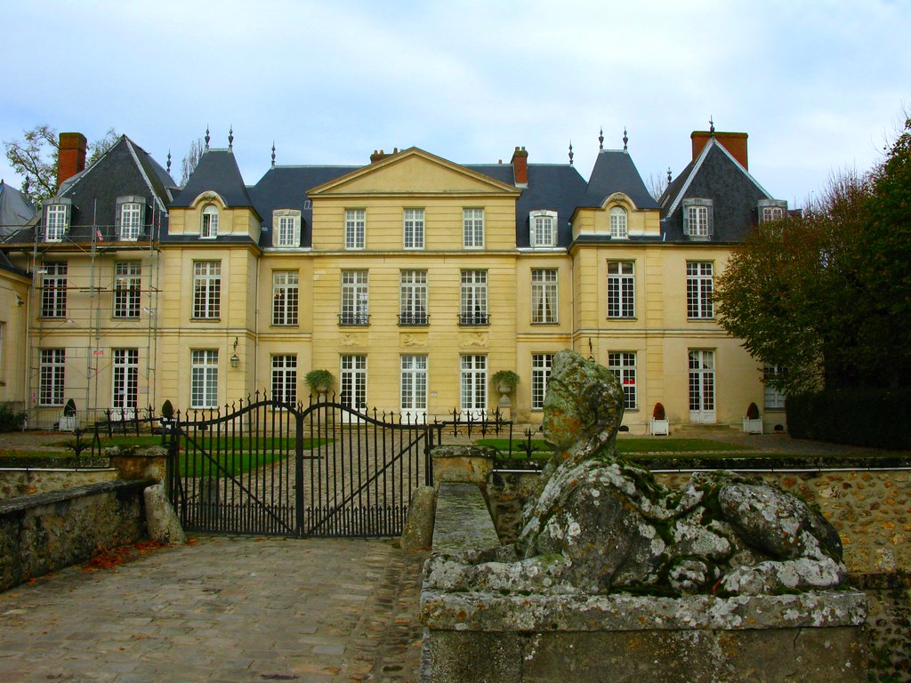 Chateau du Mesnil SaintDenis Une belle arrivée formée sui… Flickr