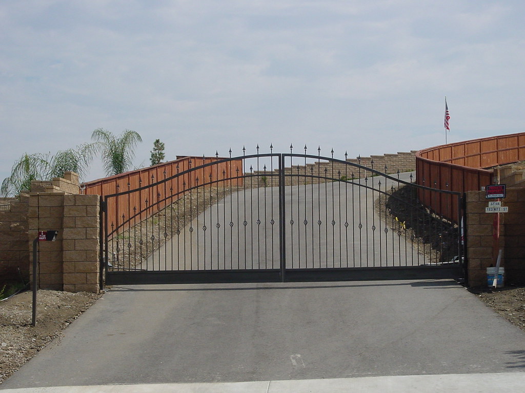 Double Swing Iron Gate w/Uphill Hinges This double swing i… Flickr