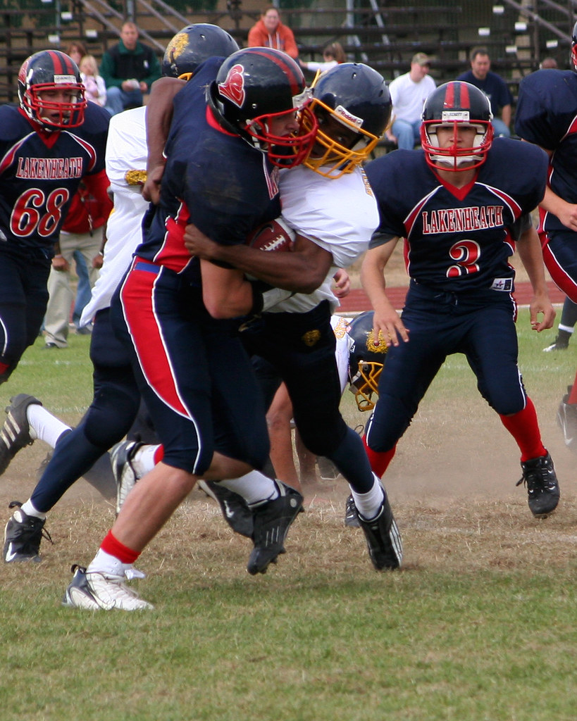 HHS vs. Lakenheath Football The Heidelberg Lions easily br… Flickr