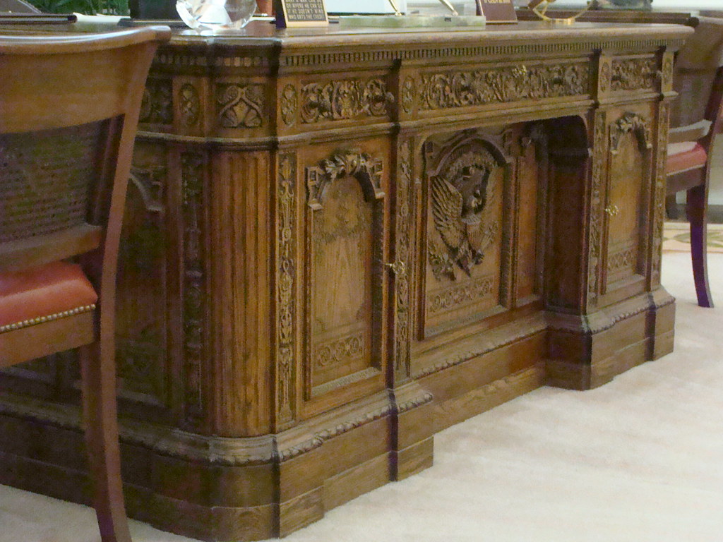 Resolute Desk replica Oval Office Ronald Reagan Presid… Flickr