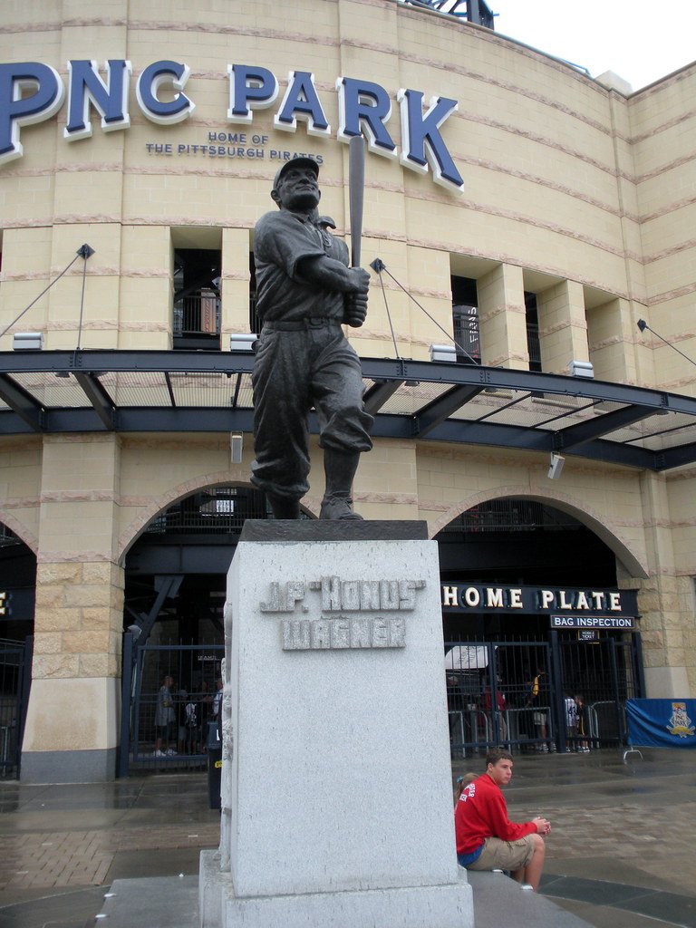 DSCN1034 Honus Wagner statue outside PNC Park. mr_t_77 Flickr
