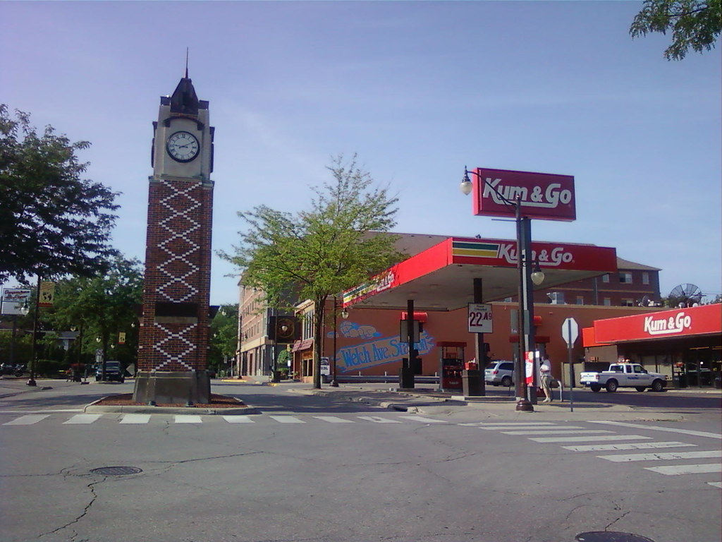 Ames, Iowa Campustown Welch Ave. Kum & Go and Clock … Flickr