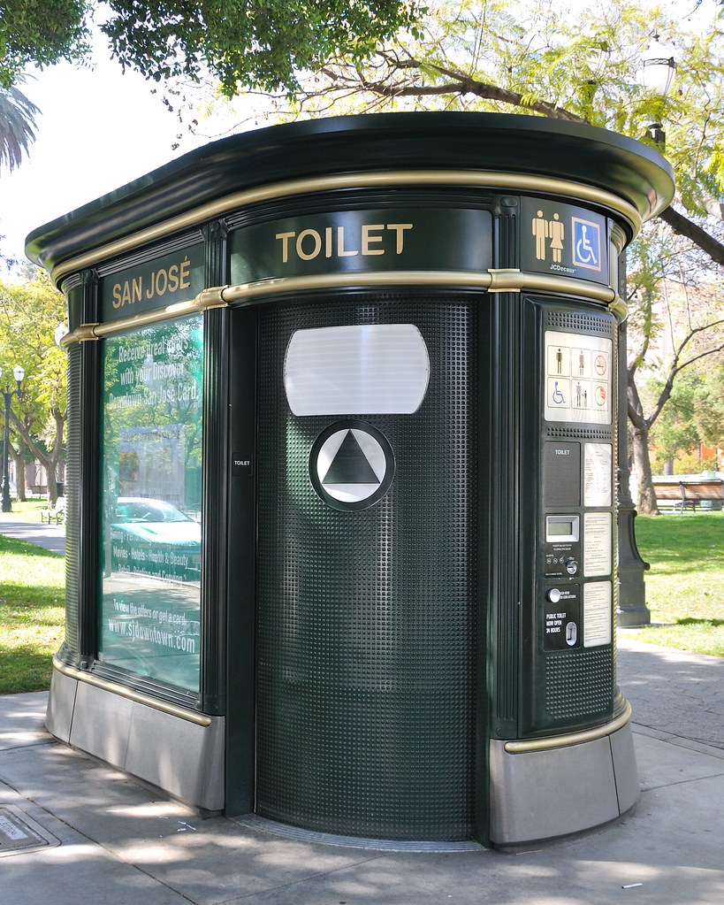 Plaza de Cesar Chavez public toilet Public toilet in downt… Flickr