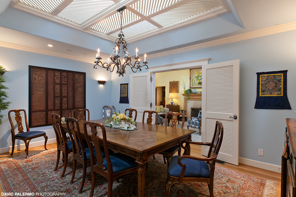 Dining Room This dining room has no windows. There is a la… Flickr