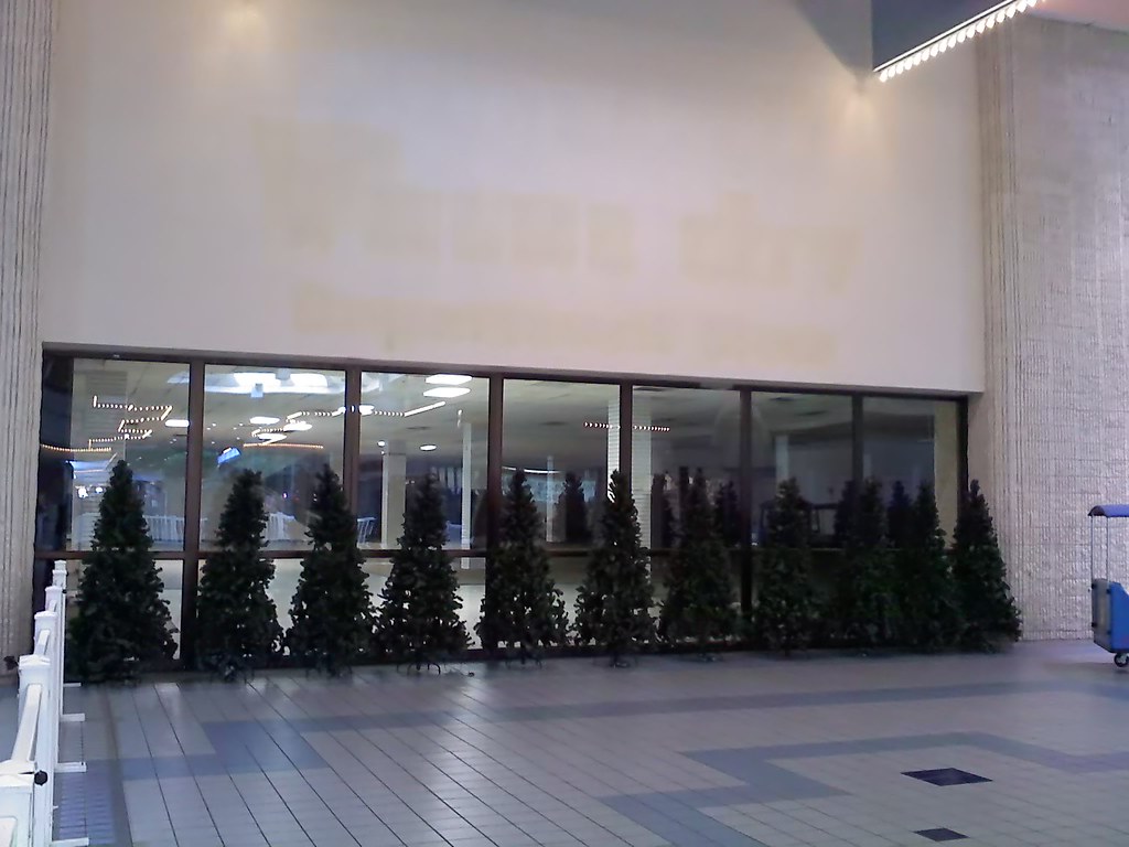 Former Value City department store In the Shore Mall, Egg … Flickr