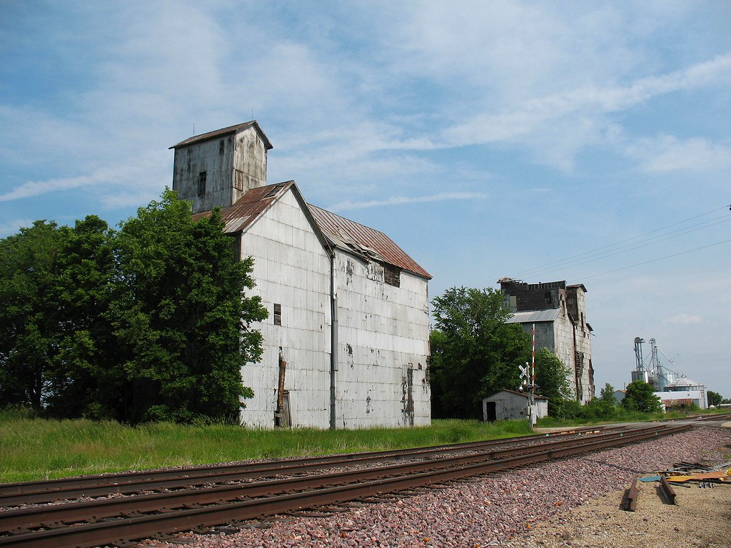 Manlius, Illinois Grain Elevators These two old grain elev… Flickr