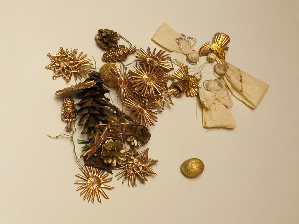 Discarded Angels Do Christmas decorations dream of the win… Flickr