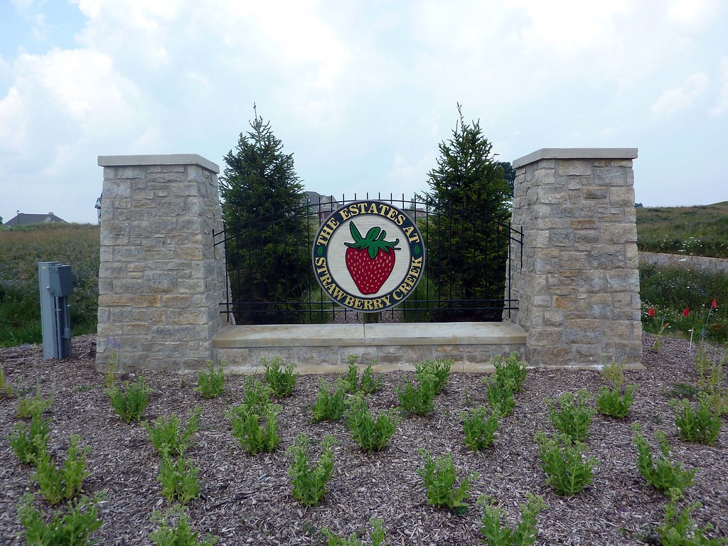 Estates gateway at Strawberry Creek, Kenosha Strawberry Cr… Flickr