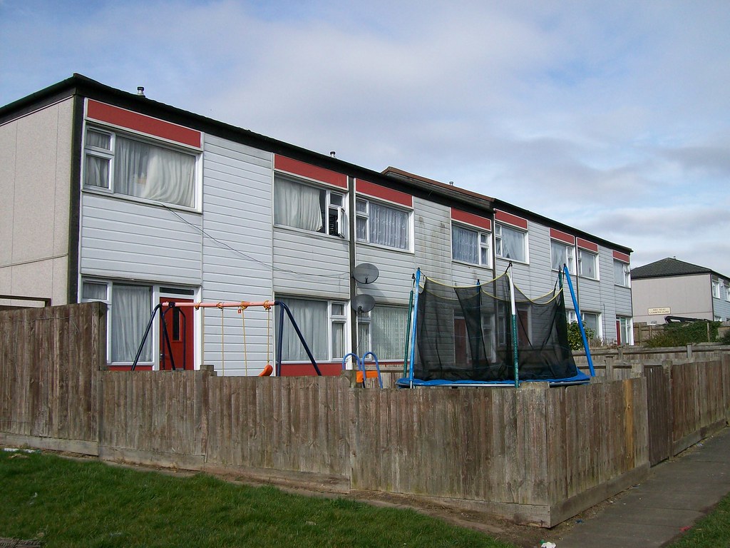 Lansbury Close, Coventry A row of houses on the Manor Farm… Flickr