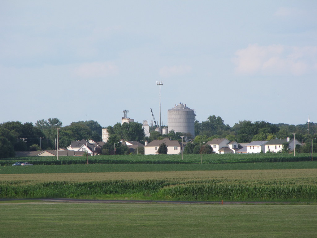 Archer Elevator West of Springfield, IL Larry Senalik Flickr