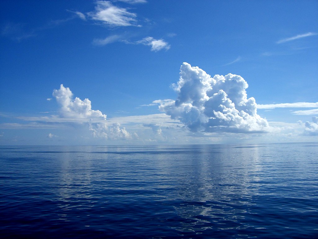 駛出無風帶》. 或許，你的人生本來一帆風順，事業愛情全拿，別人看你為人生的贏家。你帶著偉大的理想… | By Hiram Koffee | Faith Propeller 信心螺旋槳| 太平洋赤道無風帶| 當初當兵時去敦睦在太平洋的某一角落拍的| Gege0929 | Flickr