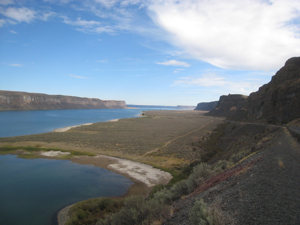Grand Coulee Grand Coulee, a canyon formed during the Miss… Flickr