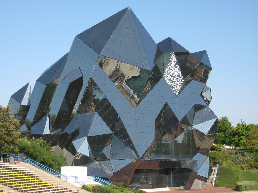 Crystal Building, Futuroscope, Poitiers, France Amazing cr… Flickr