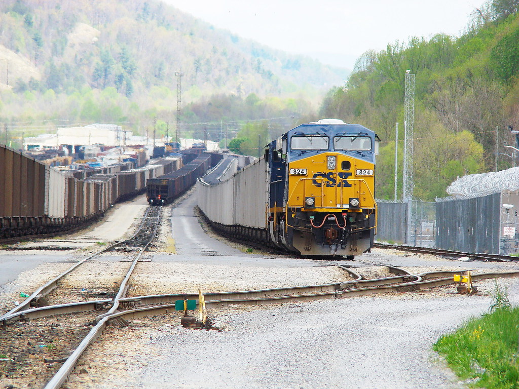 CSX south yard view to the north at Erwin, Tennessee, Apri… Flickr
