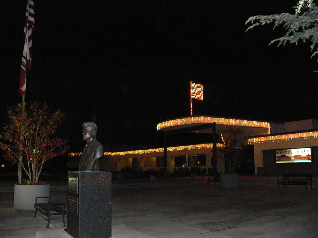 Fontana 112106 City Hall saxxon57 Flickr