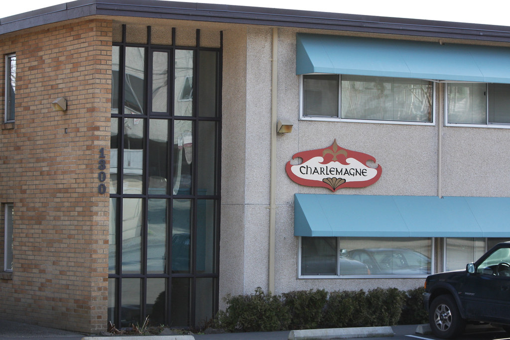 Charlemagne Apartments Very 50s/60s archetecture Flickr