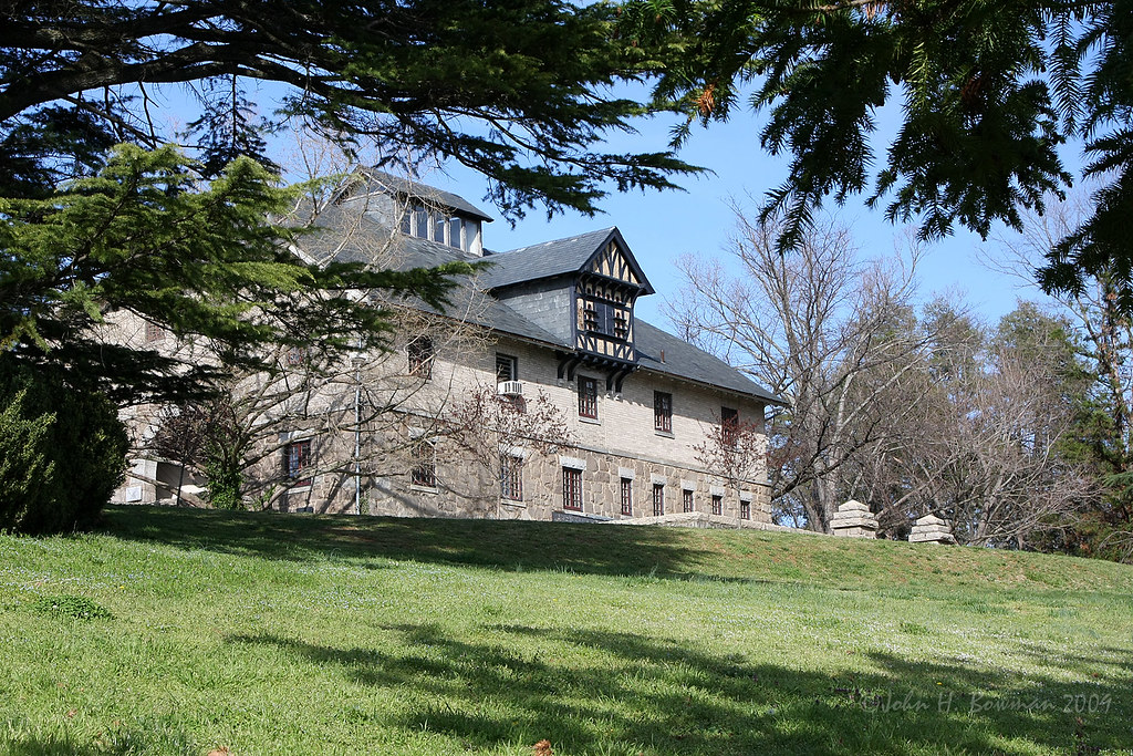 Stone barn Maymont This stone barn is one of three Maymo… Flickr