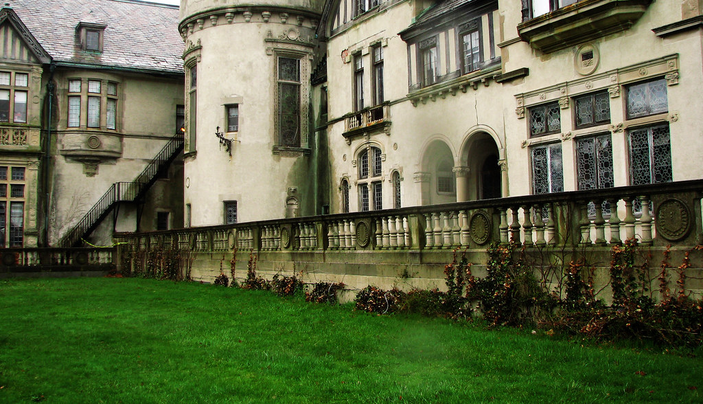 carey house the collinwood house from dark shadows in newp… Flickr