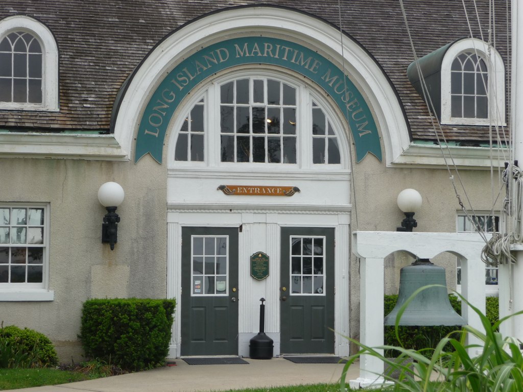 Entrance to Carriage House Meadow Edge West Sayville Golf … Flickr