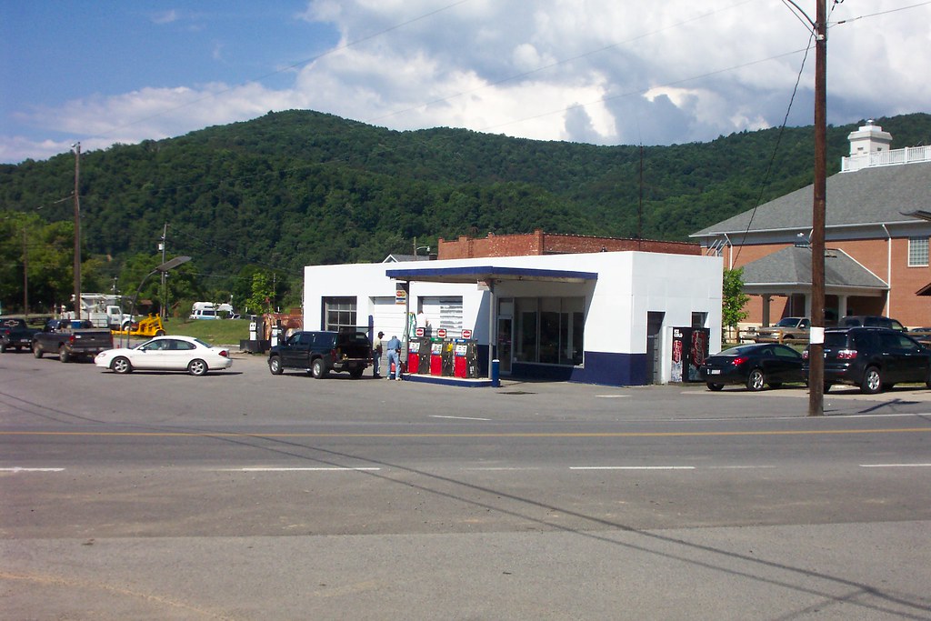 100_1878 Gas station at Marlinton WV July 2007 unknown… Flickr