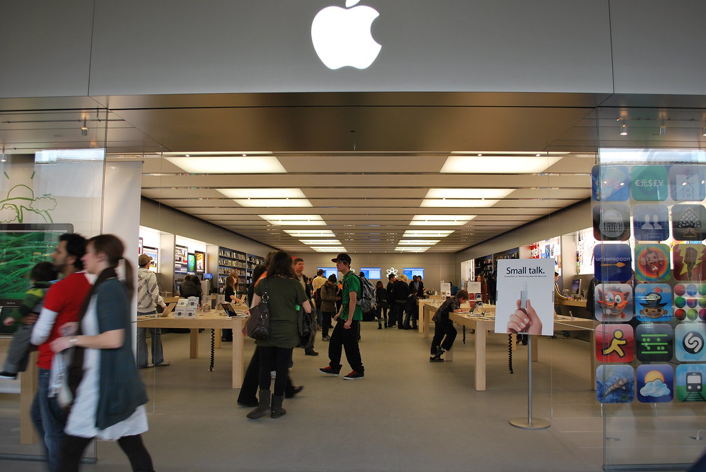 Apple WEM 001 The only Apple store is located 30mins awa… Flickr