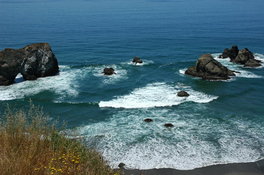 Rock arch, islets, double fan waves breaking in the beautiful turquoise