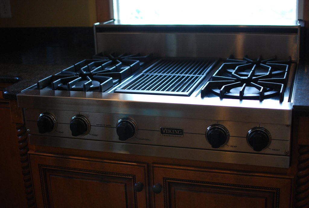 Viking cooktop VIKING! With a grill thingy in the middle! … Laura