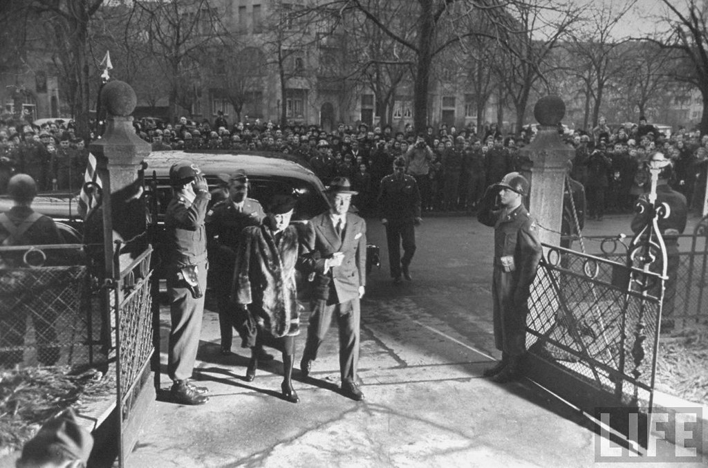 Heidelberg 1945 Mrs. Patton Christuskirche Funeral Flickr