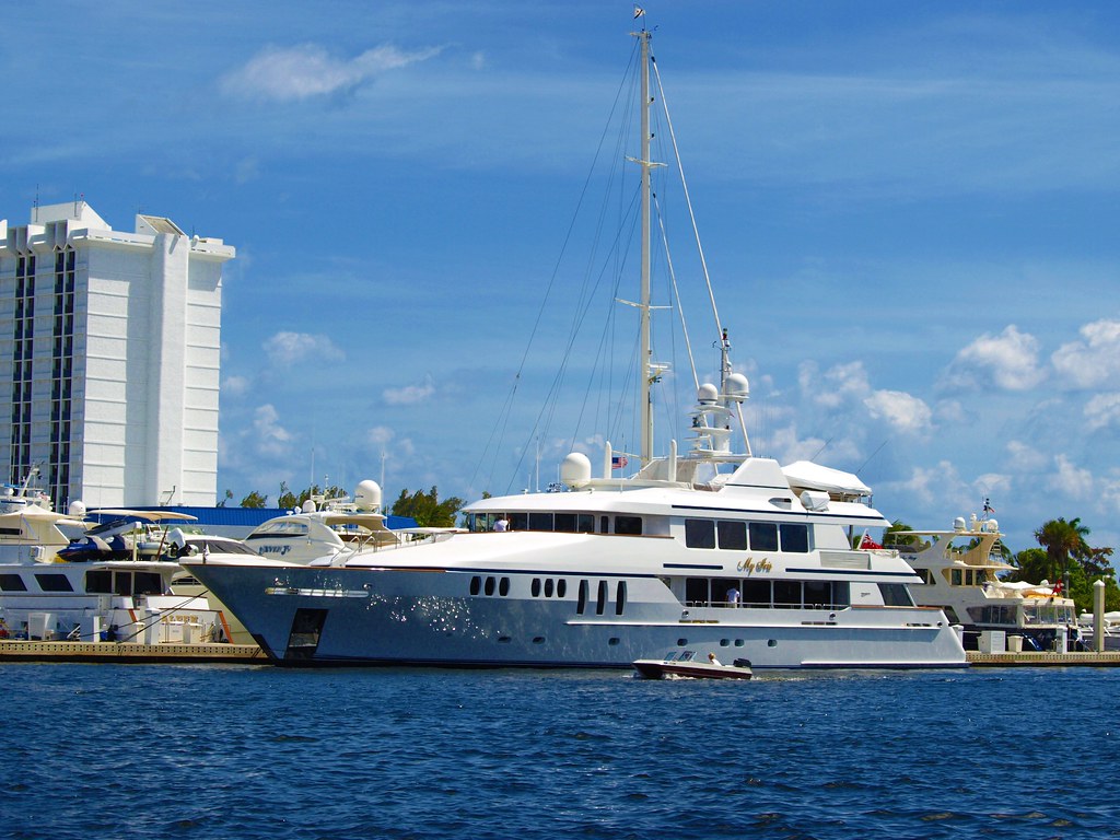 FORT LAUDERDALE, FLORIDA* A yacht on almost every dock Flickr
