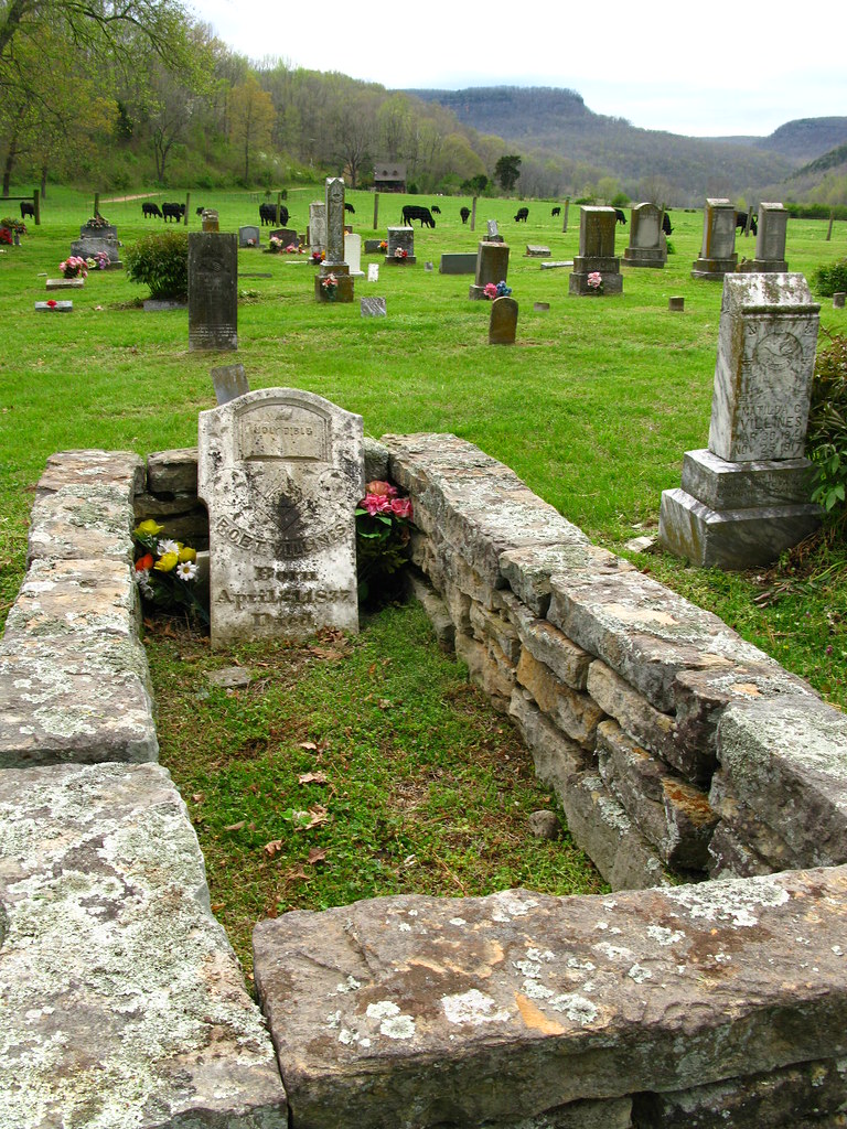 Grave Stones at Walnut Grove Cemetery The Walnut Grove Cem… Flickr
