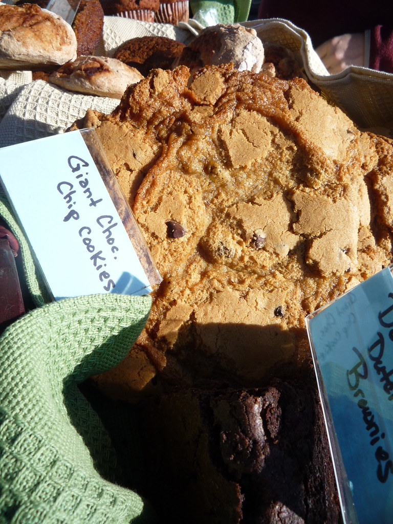 Absolutely the biggest chocolate chip cookie ever 8" acros… Flickr