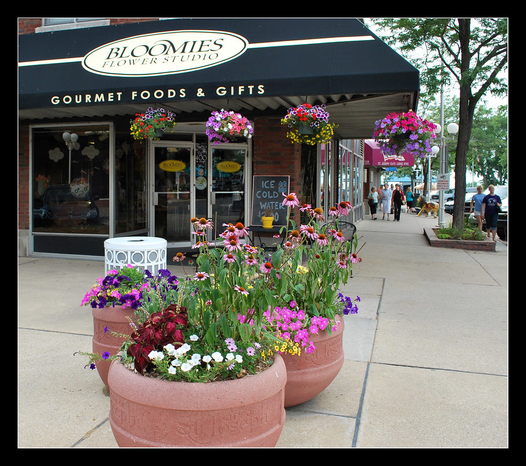 Bloomies St Joseph, Michigan a photo on Flickriver