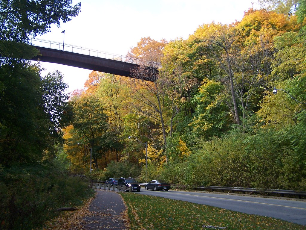Rosedale Valley Road, Toronto, October, 2009 Kenn Chaplin Flickr