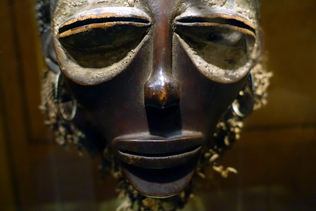 Female (pwo) mask Female (pwo) mask, Chokwe peoples, Democ… Flickr