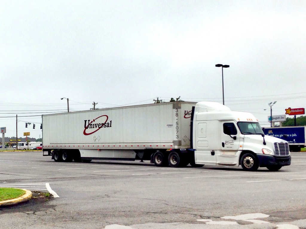 Universal Truckload Cascadia tnsamiam Flickr